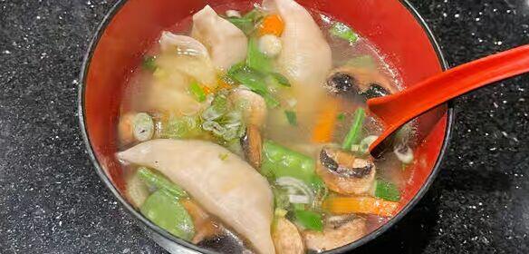 Gyoza Soup ( 32 oz )