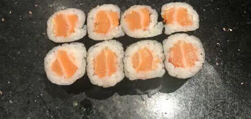 Salmon Roll (8pcs)*