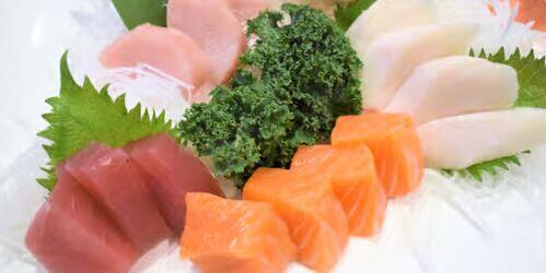 Sashimi Deluxe* (14 pcs)