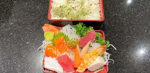 Chirashi Deluxe* (12 pcs)