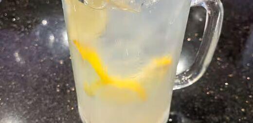 Homemade Fresh Lemonade (sweetened. 16 oz.)