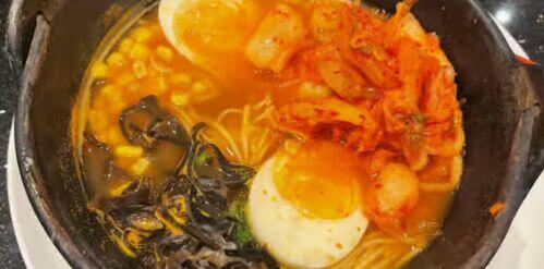 Spicy Ramen (Chicken-flavored) - Kimchi (spicy)