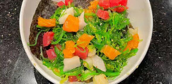 Sashimi Seaweed Salad