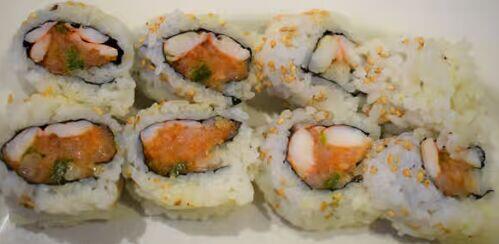 Spicy yellow-tail shrimp roll (8 pieces)*