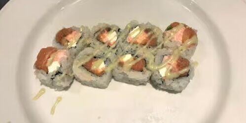 Spicy yellow-tail snow crab roll (8 pieces)*